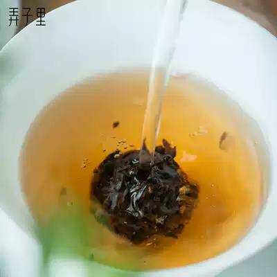 Silver monk clothing 350g iron canned 2018 Hekai ancient tree material cooked Pu'er tea used for 11 years Meijiang circle