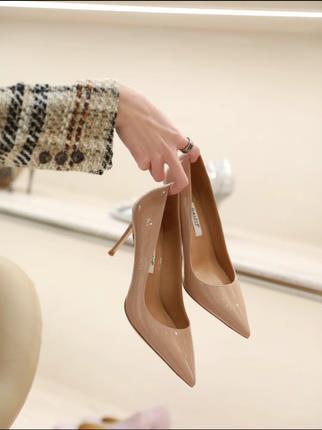 Ysl Saint Laurent Nude Patent Leather Mid-High Heel Shoes, Size 37/38.5, Runs a Half Size Small Ysl Saint Laurent Nude Patent Leather Mid-High Heel Shoes, Size 37/38.5, Runs a Half Size Small