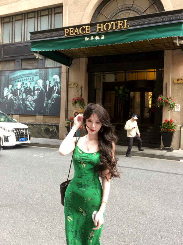 Flower Yuan【4.13 at 8Pm】French Retro Printed Long Dress with Bias Cut and Slimming Effect, Spaghetti Strap Dress for Women