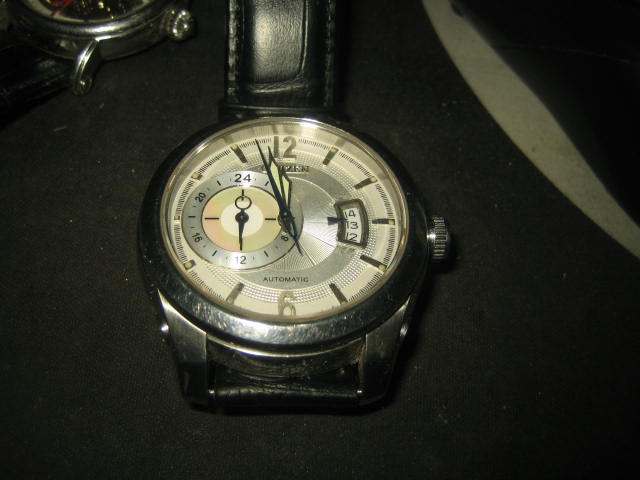 Japan == CITIZEN == fully automatic male watches (ANTIQUE TABLE COLLECTION)