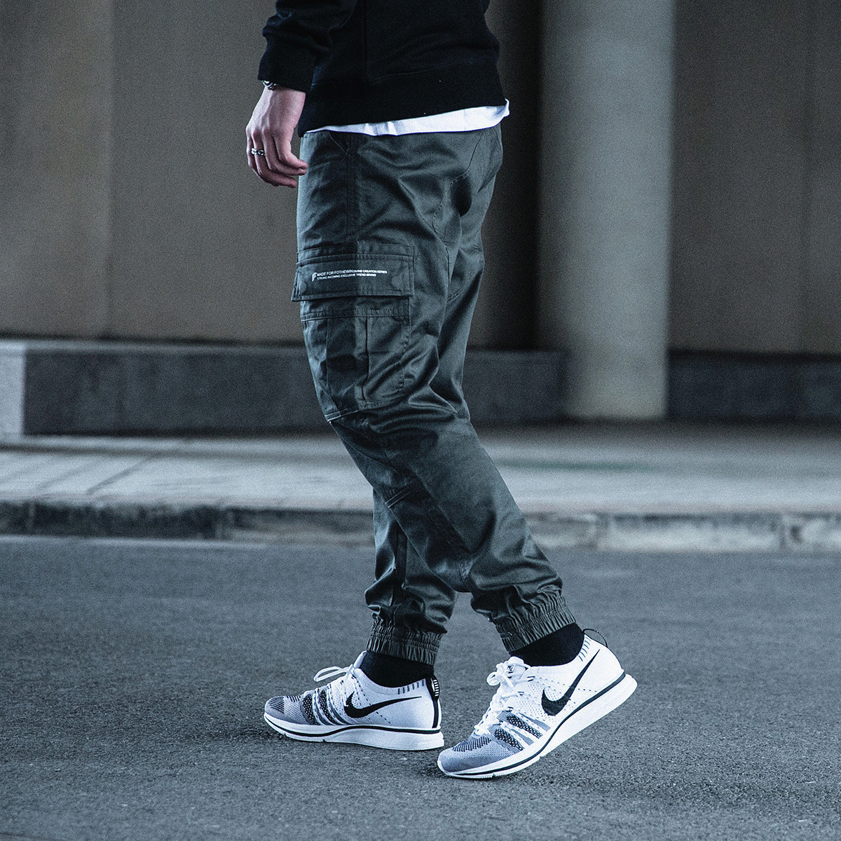 FORTHEWIN 19AW fall/winter multi-pocket functional tooling pants jogging pants men's pipe pants