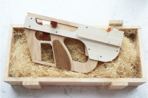  Burst rubber band gun submachine gun model wooden gun Toy gun firing soft bullet gun can be single shot 