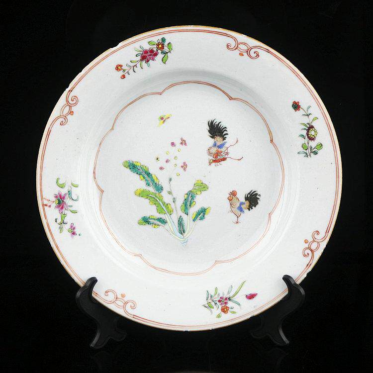 海外回流】清中期外销瓷乾隆粉彩描金白菜雄鸡花卉纹折沿盘：穿越时空的