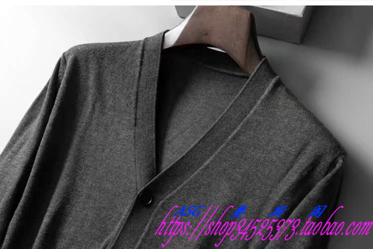 Tính khí hương vị một bước tại chỗ bee vàng chủ đề thêu V-Cổ dài tay slim cardigan áo len nam áo len