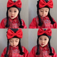 Красная шапка с бантиком