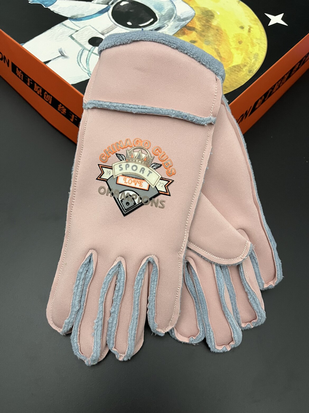 Children's gloves boys and girls cartoon waterproof luminous anti-wind and cold students and teenagers keep warm outdoor plus velvet thickened baby