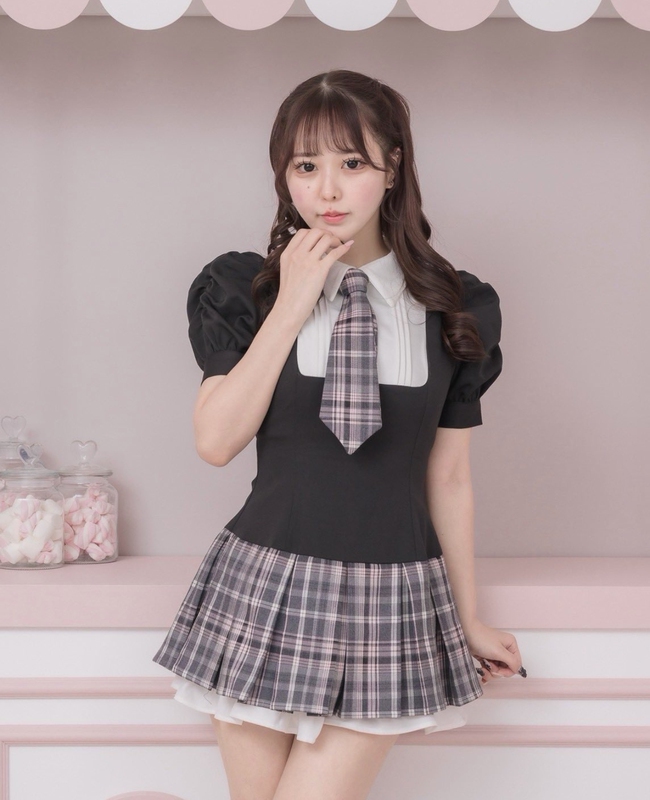 Nai Xiongjia (Brand Name) Preppy Style Tie Two-Tone Pleated Dress