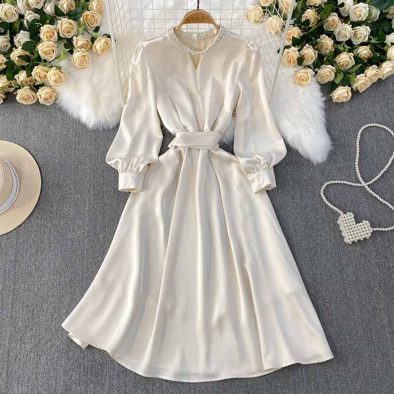 Spring New Style Socialite Dress with a Cinched Waist, Elegant and High-End, Exquisite Acetate Satin, Super Popular Pearl Round Neck Long Dress