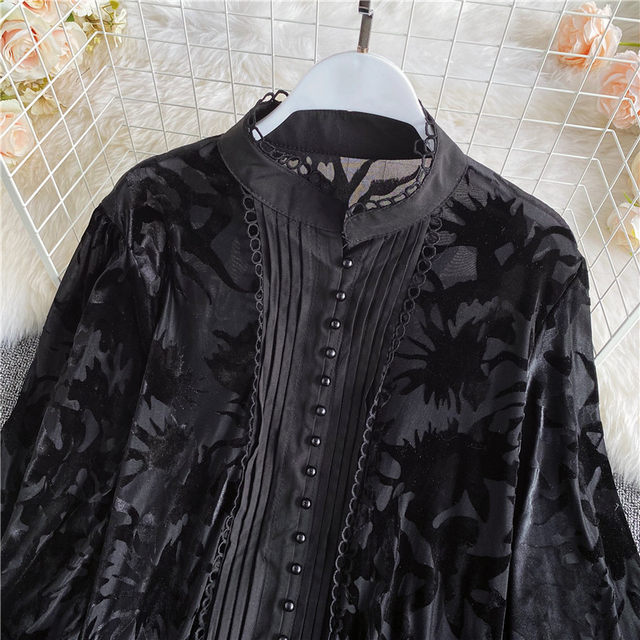 Winter new French court style single-breasted collar velvet shirt women's design sense of light and familiar style long-sleeved temperament top