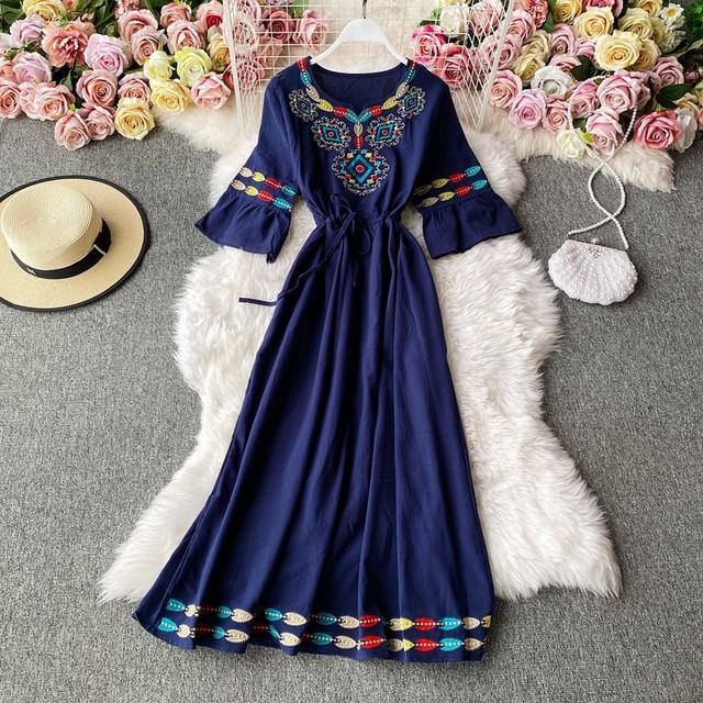 Travel photography Bohemian embroidery trumpet sleeve V-neck waist cotton and linen loose holiday dress embroidery super fairy dress