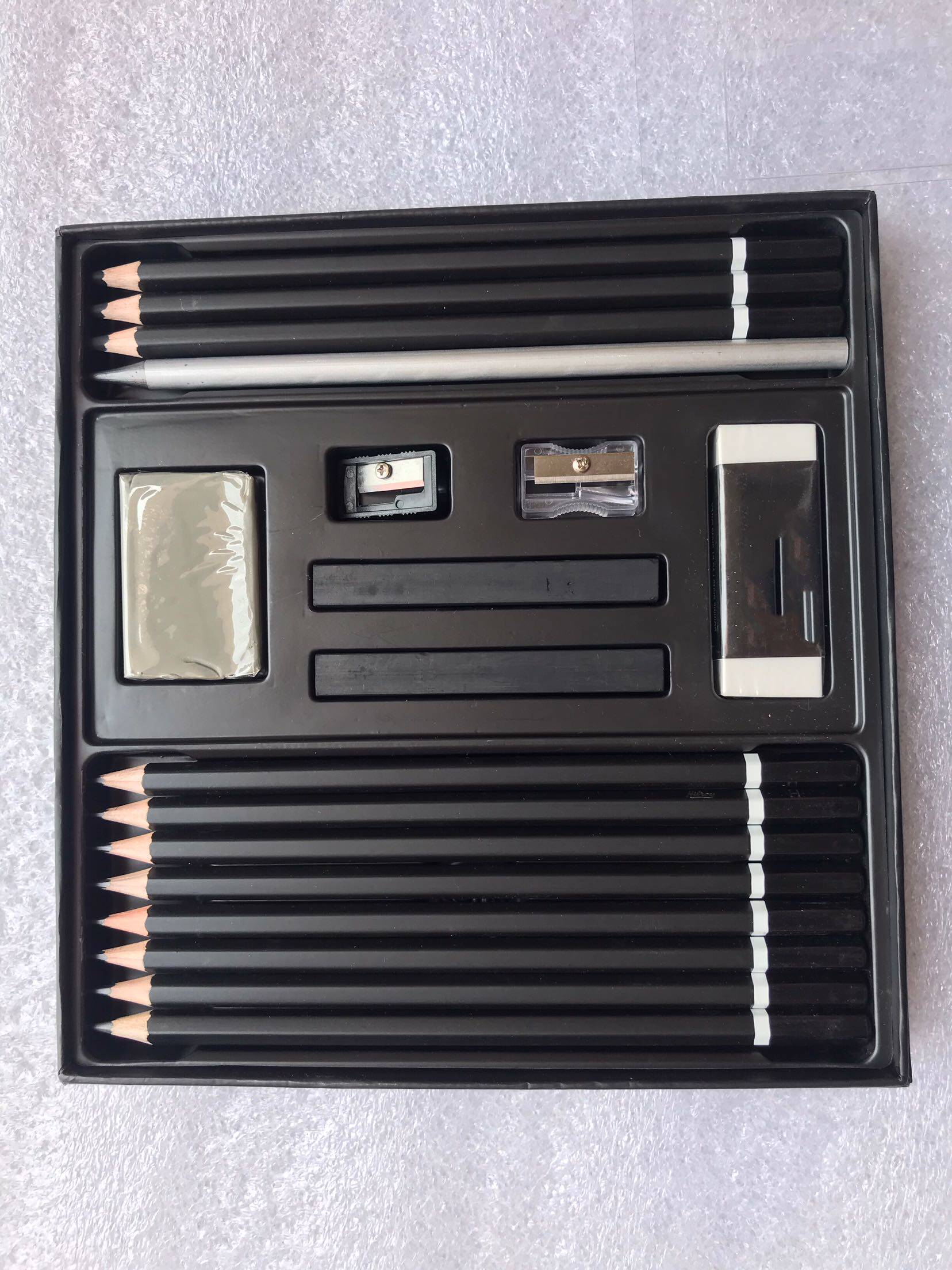 Professional Sketch Set of 18 Pieces