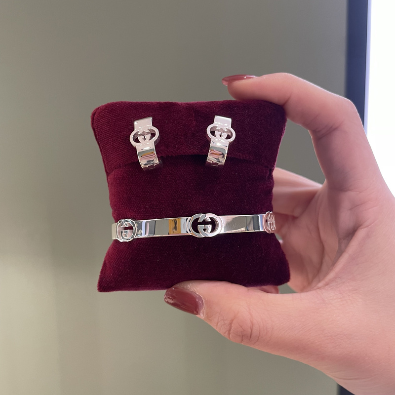 New Gucci Genuine 925 Sterling Silver Geometric Ring-Shaped Double g Chain-Style Bracelet, Bangle, Earrings, Ear Studs for Men and Women New Gucci Genuine 925 Sterling Silver Geometric Ring-Shaped Double g Chain-Style Bracelet, Bangle, Earrings, Ear Studs for Men and Women