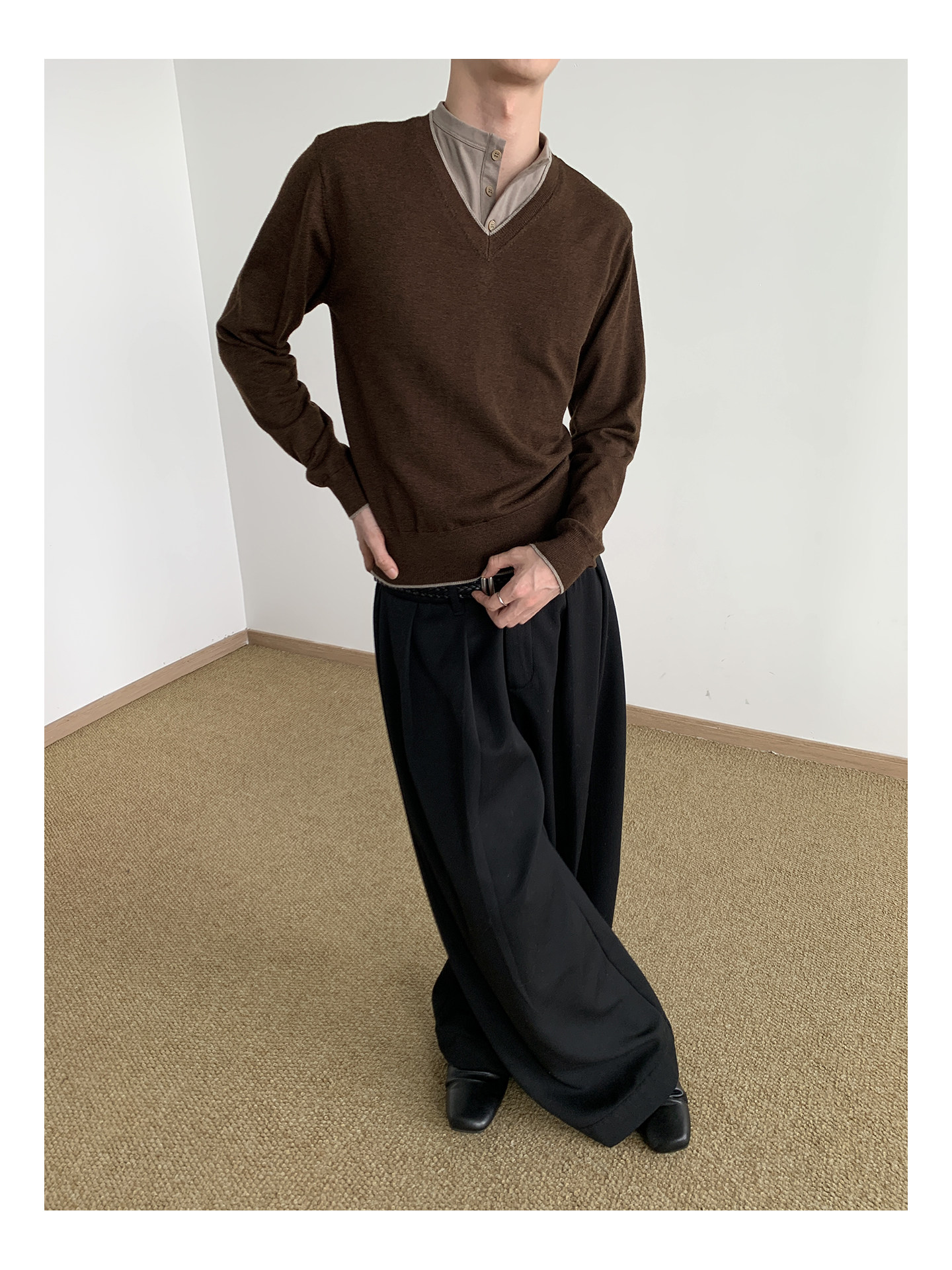 MION Faux-Layer V-Neck Cropped Sweater