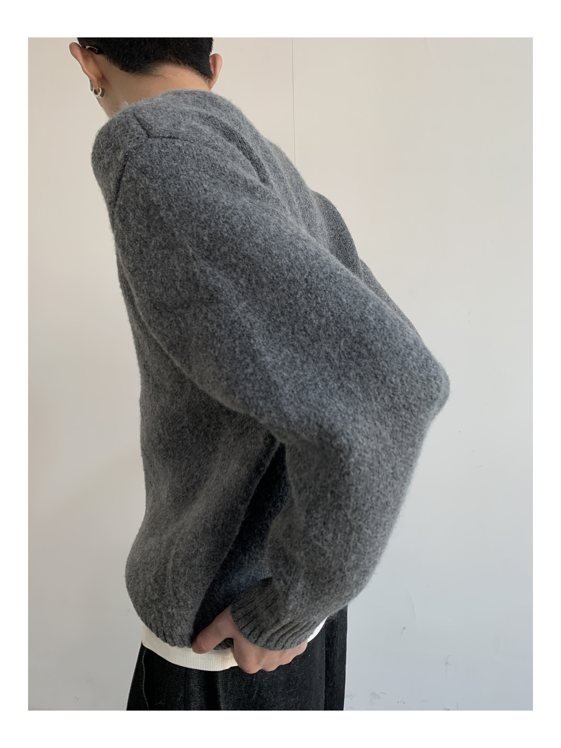 MION Thick Crew Neck Cropped Sweater