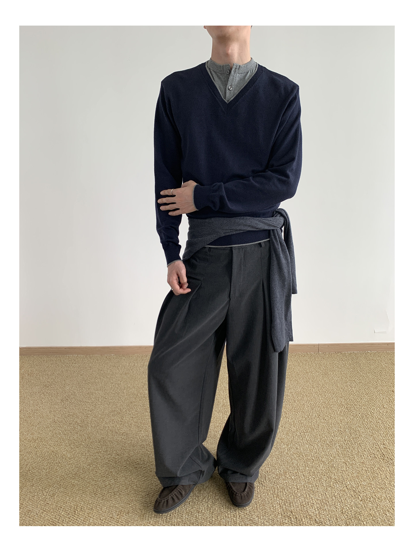 MION Faux-Layer V-Neck Cropped Sweater