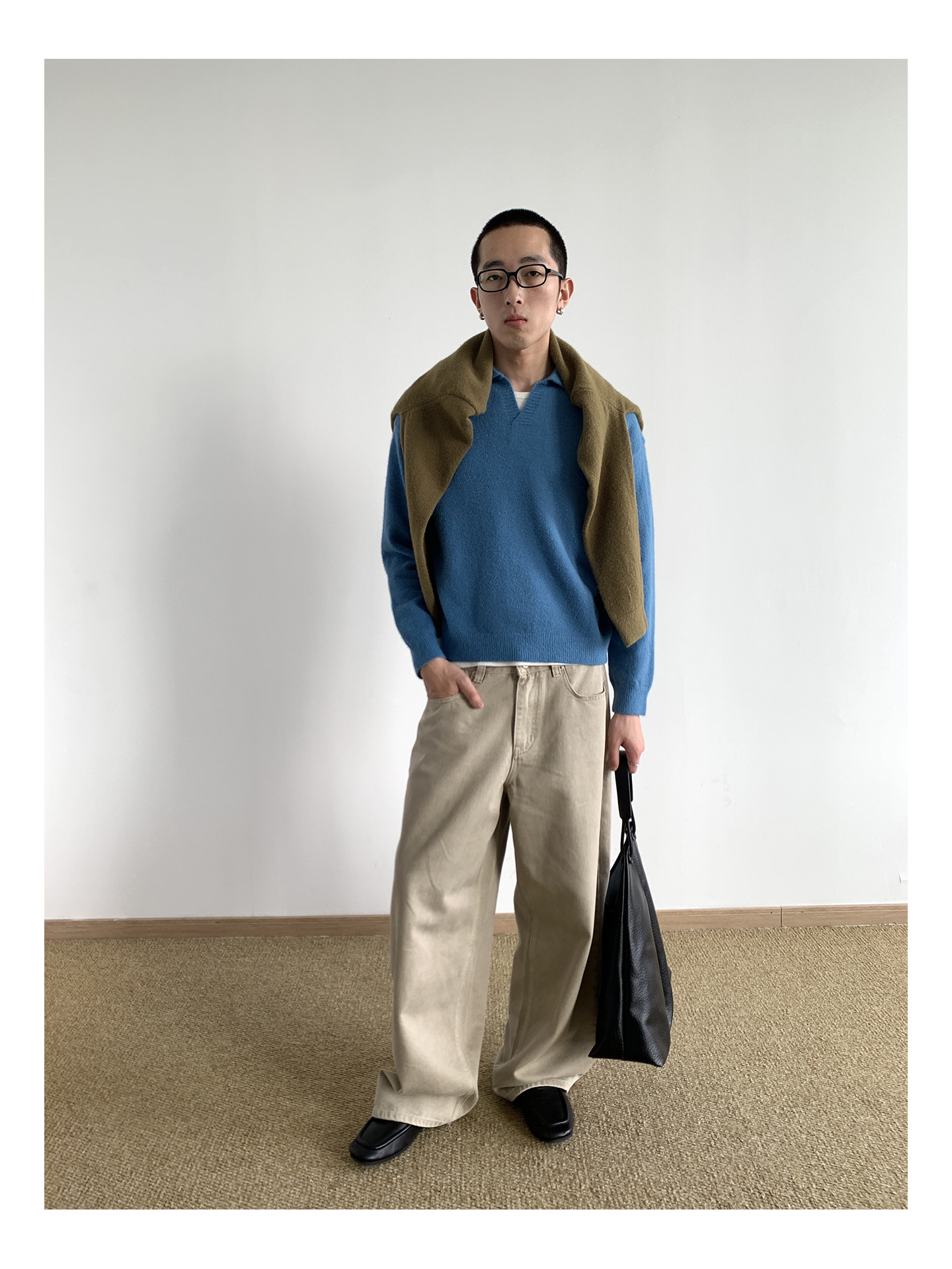 MION V-Neck Cropped Knit Sweater