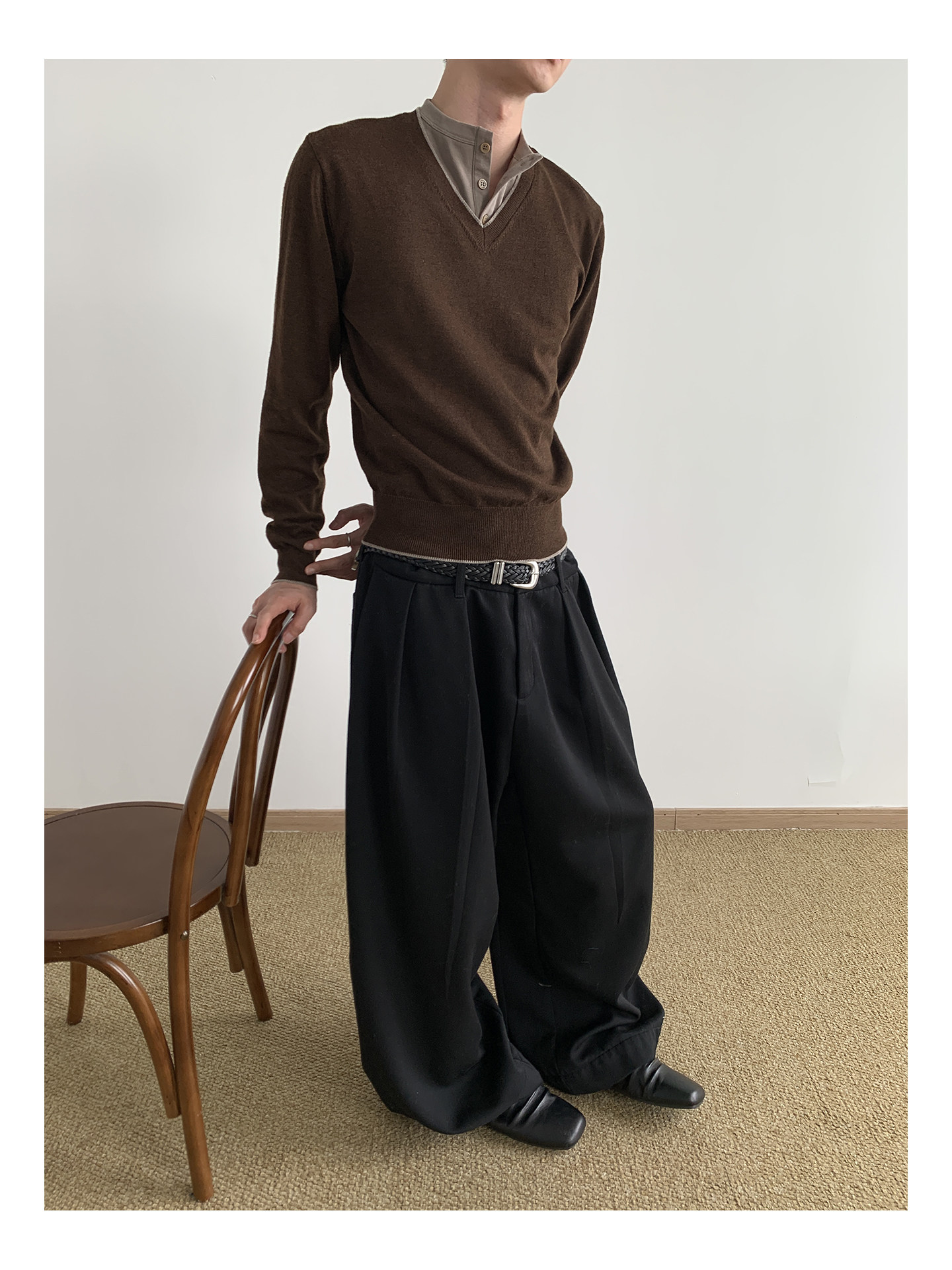 MION Faux-Layer V-Neck Cropped Sweater