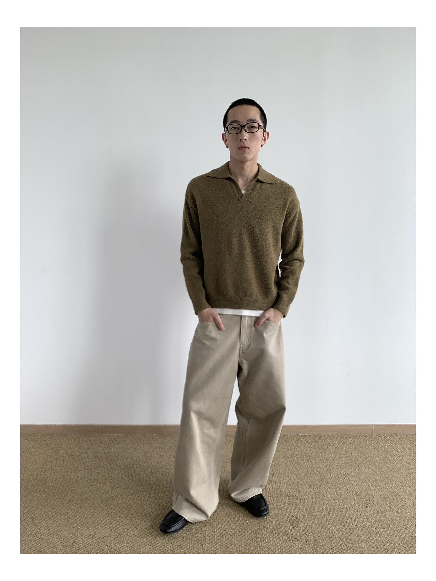 MION V-Neck Cropped Knit Sweater