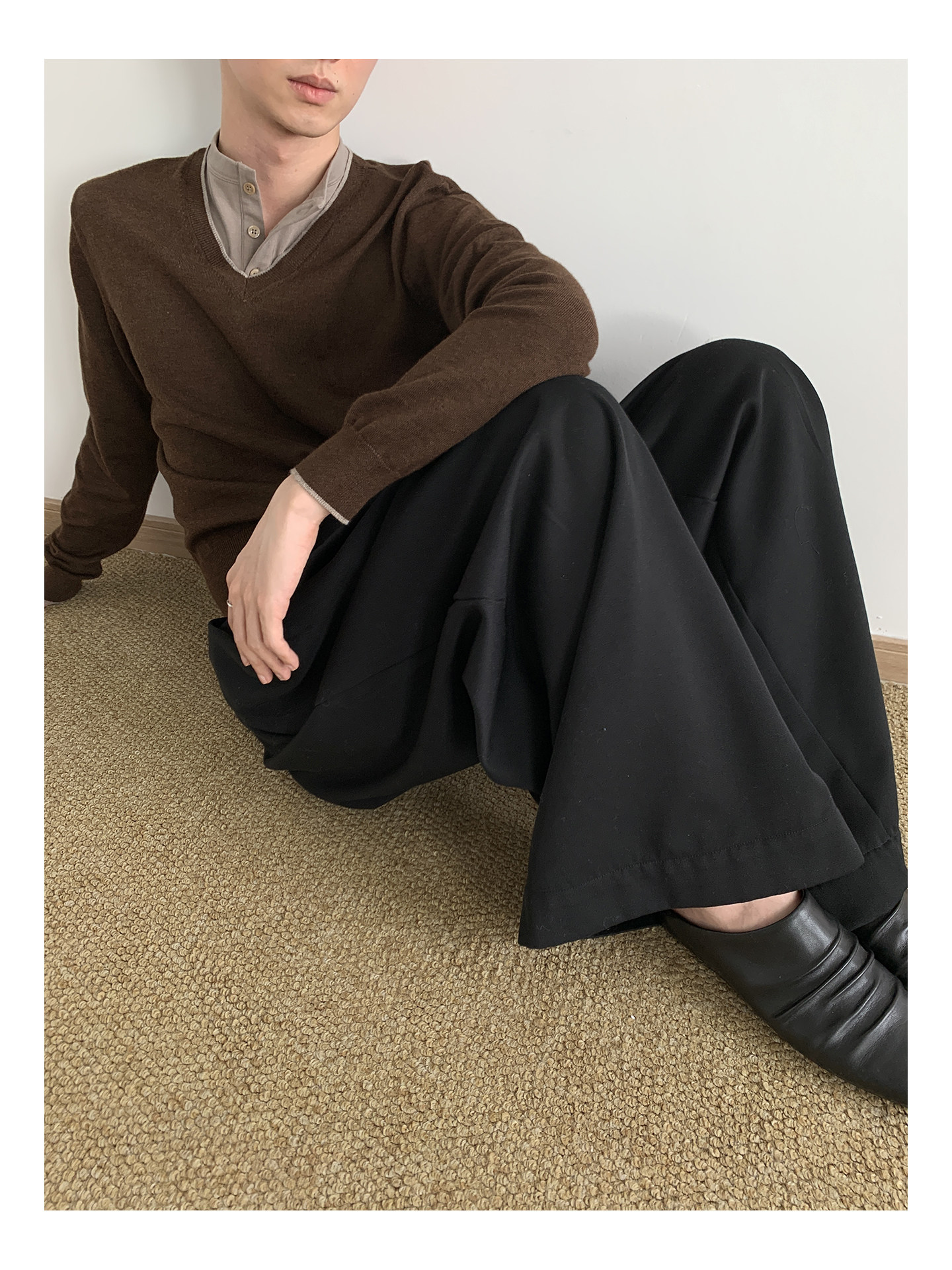 MION Faux-Layer V-Neck Cropped Sweater