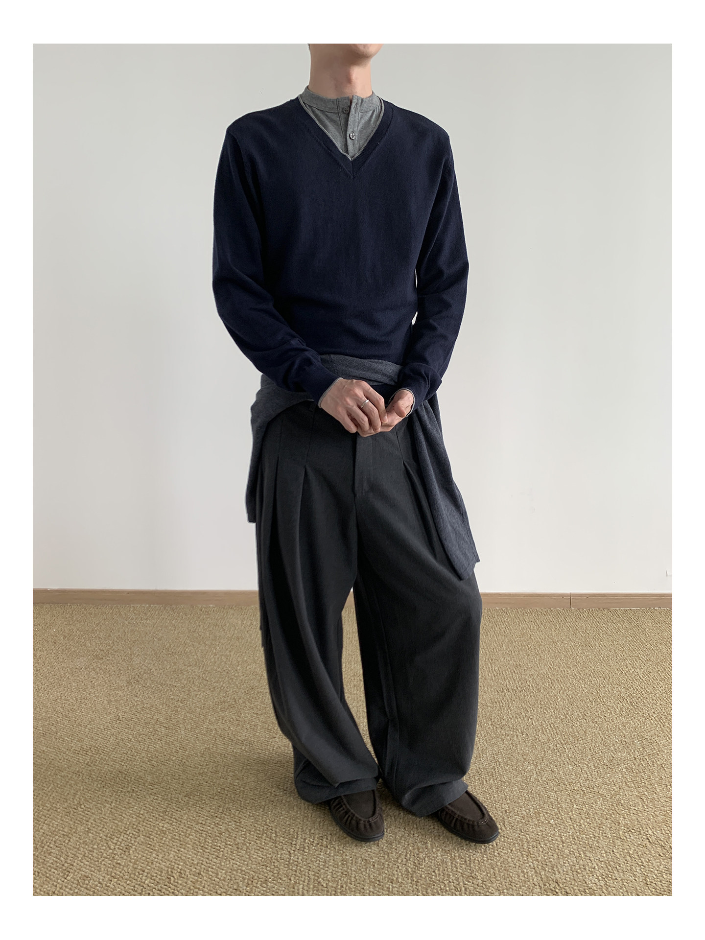 MION Faux-Layer V-Neck Cropped Sweater