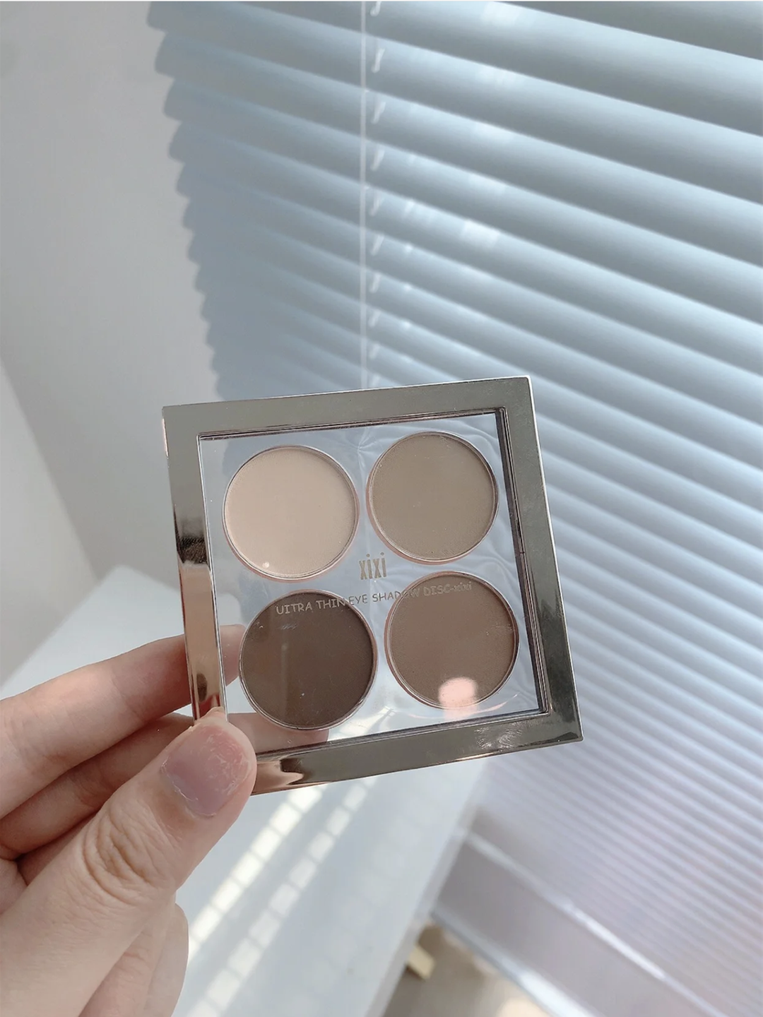 xixi full matt bright pink eye shadow pan 4 color everyday advanced sensfeel base color milk tea tray 2021 new net red