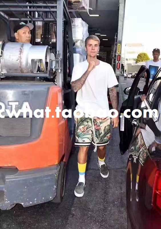 Retro highin justinbieber với thủy triều nam sương mù hoa lá thể thao quần short bóng rổ giản dị quần jean nam ống rộng