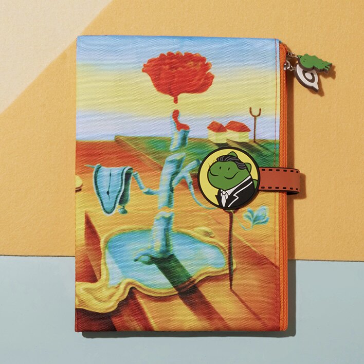 C2 Dali-Eternal hand account for memory of the birth certificate This birth certificate Vaccine Manual Little Red Book pregnant woman Mom