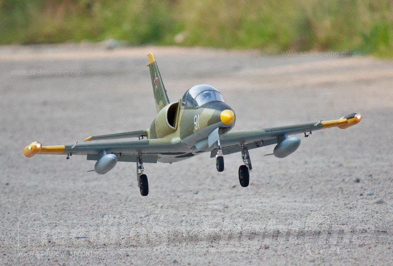 Самолет на дистанционном управление 飞翼80mm l-39“信天翁”电动涵道模型飞机 Freewing