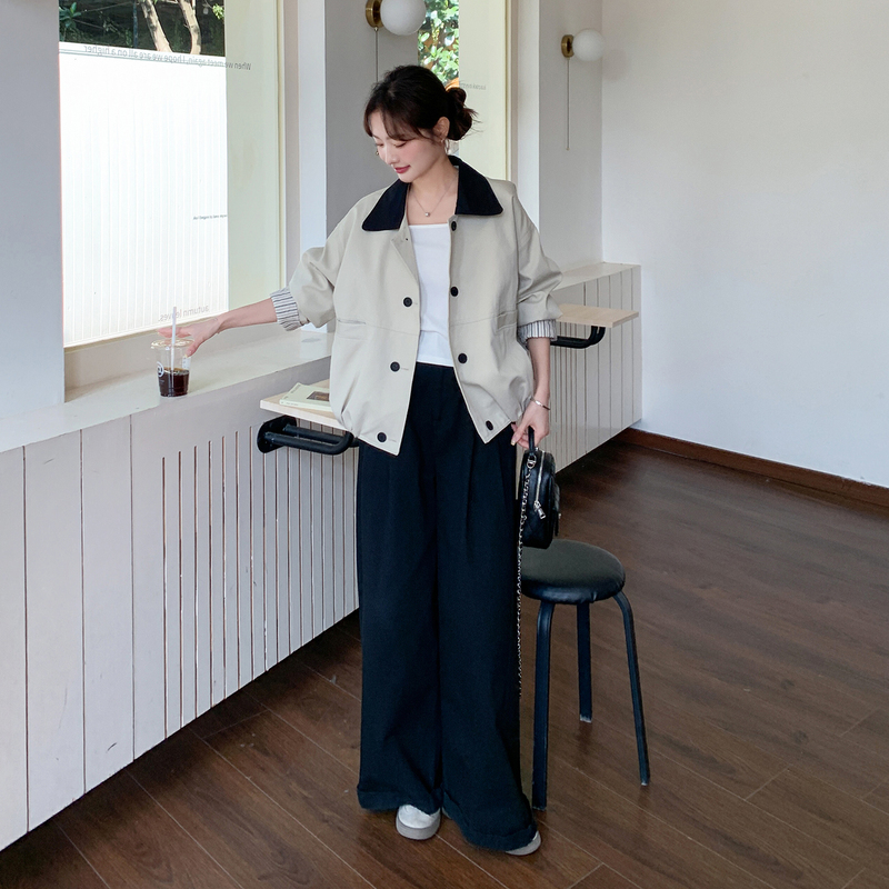 Beige Unique and Super Stylish Lapel Workwear Short Jacket for Women 2026 Korean Chic Early Spring Loose Silhouette Jacket