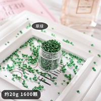 Сумки с зелеными травами не обжаренные