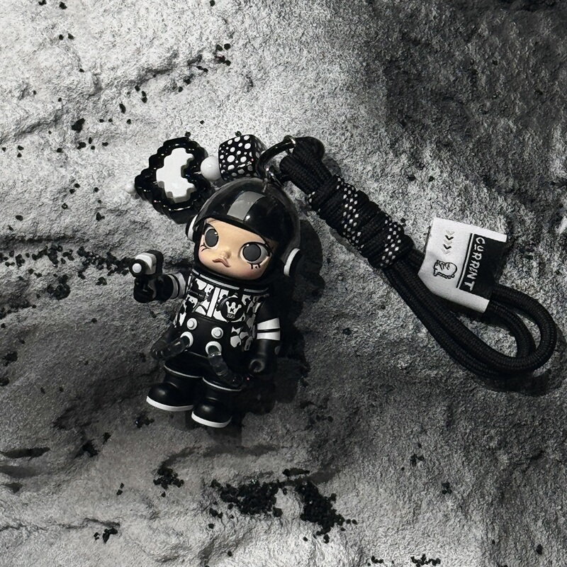 Bubble Mart Space Molly Astronaut Car Keychain Bag Pendant Keychain Lanyard Cute Gift