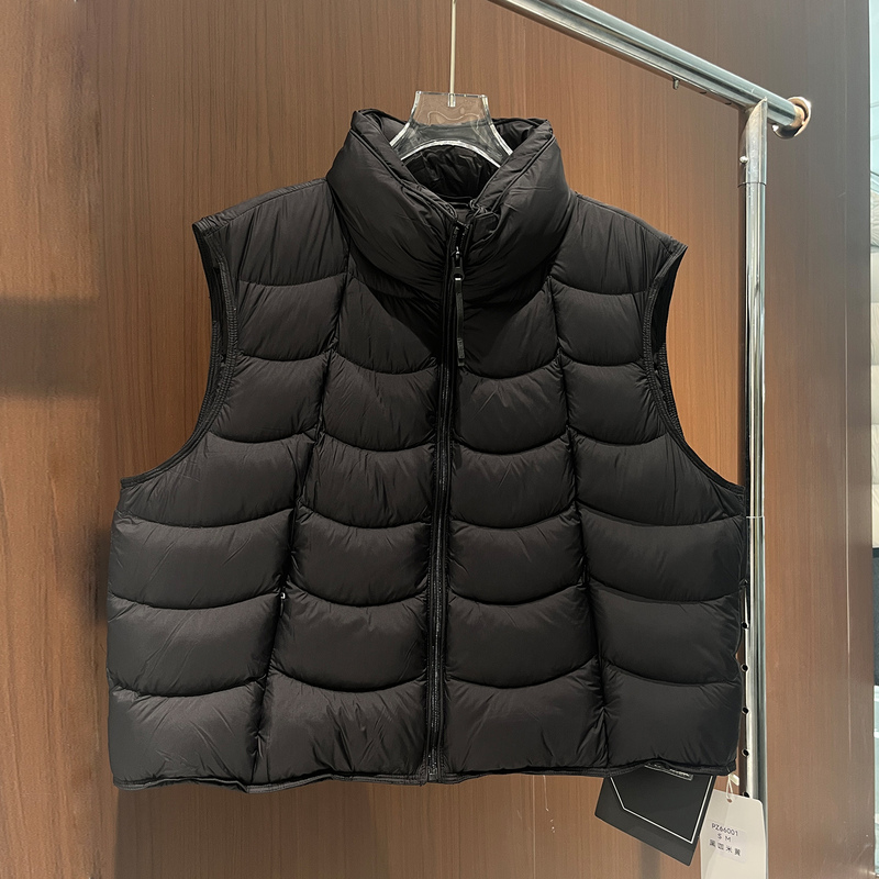 2026 New Trendy Short Vest Black Gilet Jacket 90% down Lightweight down Jacket for Women Winter