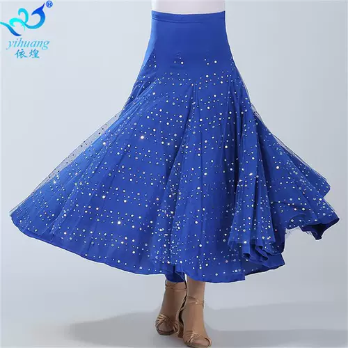 Новая современная танцевальная юбка наполовину танце