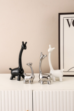 A family of four small deer home decor ornaments, light luxury, high-end, and luxurious. The entrance, living room, TV cabinet, and wine cabinet decoration