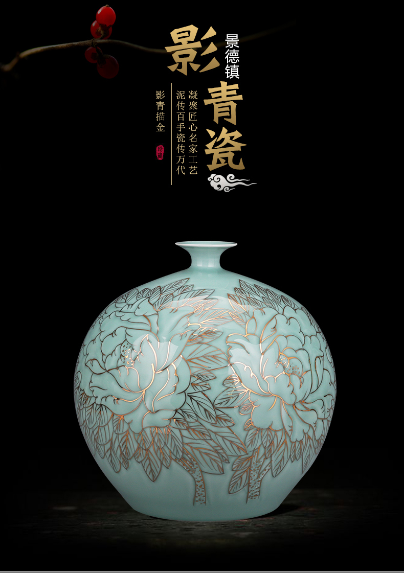 The Master of jingdezhen ceramics hand - made vases large creative green relief paint pomegranate bottles of sitting room adornment is placed