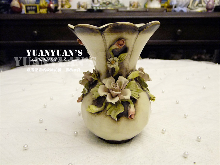 R.CAPODIMONTE　イタリア製 多色陶器　浮彫り　花瓶 R.CAPODIMONTE イタリア製 多色陶器 浮彫り 花瓶 2025年最新