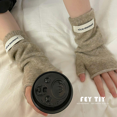 taobao agent Demi-season keep warm knitted gloves with letters