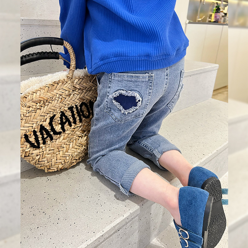 Egg roll mm girl jeans 2022 spring autumn new Korean version of children suit loose casual pants to wear long pants
