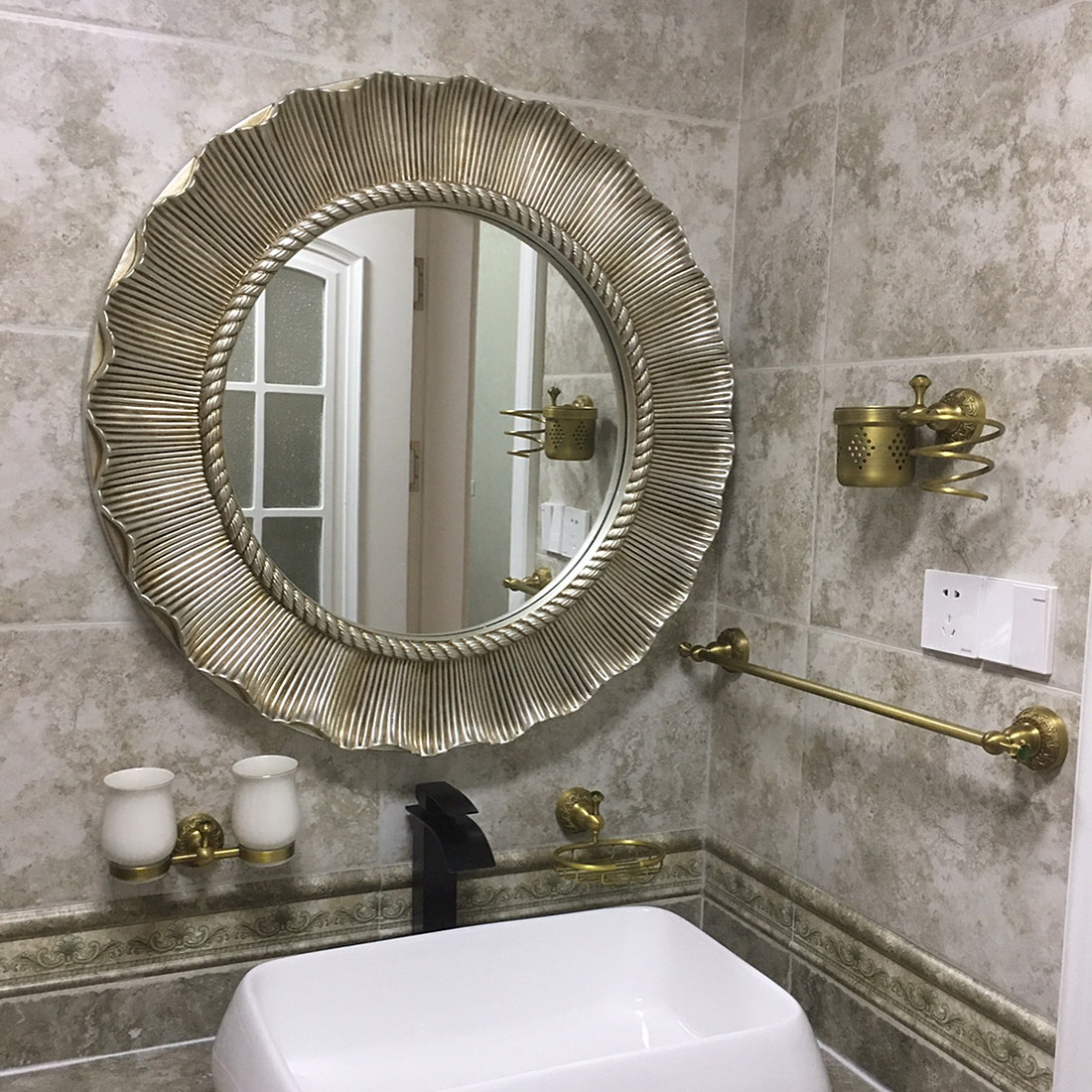 European-style classical bathroom mirror wall-mounted bathroom mirror round American decorative mirror bathroom sink waterproof mirror