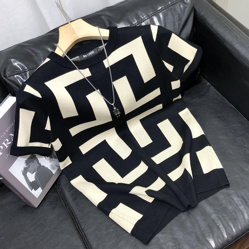 New Winter Thickened Short-Sleeve Sweater for Men, Knitted Geometric Jacquard Pullover, Round Neck Slim-Fit Base Shirt for Men New Winter Thickened Short-Sleeve Sweater for Men, Knitted Geometric Jacquard Pullover, Round Neck Slim-Fit Base Shirt for Men