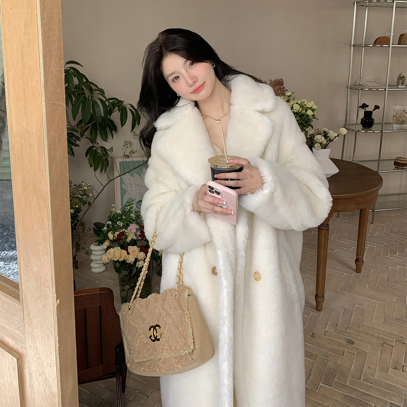 Tang Xiaomai 2024 Autumn/Winter New White Furry Teddy Bear Long Thickened Slimming Warm Fur Coat