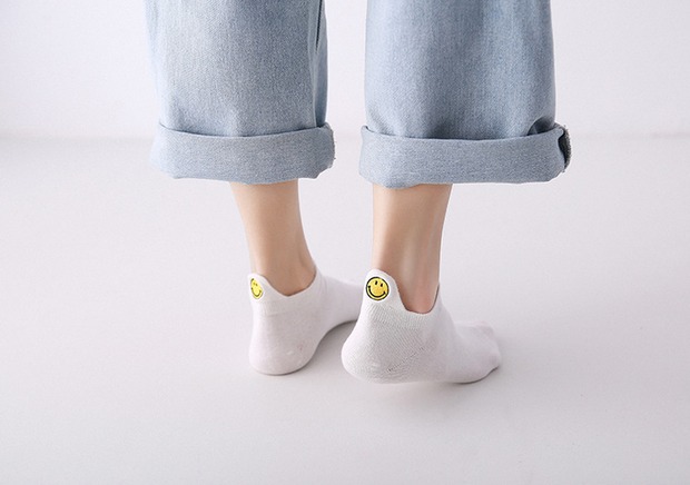Mùa xuân và mùa hè mới vớ cotton nữ vớ tiếp theo là vụ nổ thêu mặt cười vớ nữ thời trang Nhật Bản thêu vớ ngắn - Bít tất nữ tất nữ cố thấp