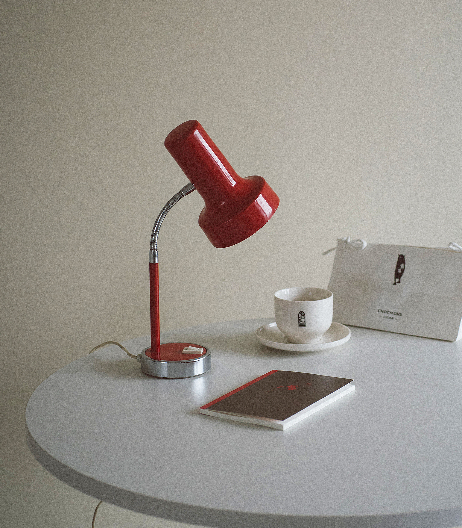 Sell ) Mint platform vintage medium antique design of European antique Italian Red Table lamp