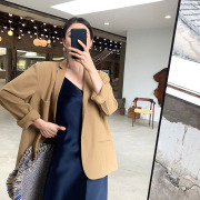 ADA Miss SPRING THU VÀ TÍNH CÁCH PURE COLOR LOOSE HIỂN THỊ MỎNG RETRO MỎNG OUTER SINGLE-ROW BUCKLE DAVE LÔNG NHỎ SUIT PHỤ NỮ