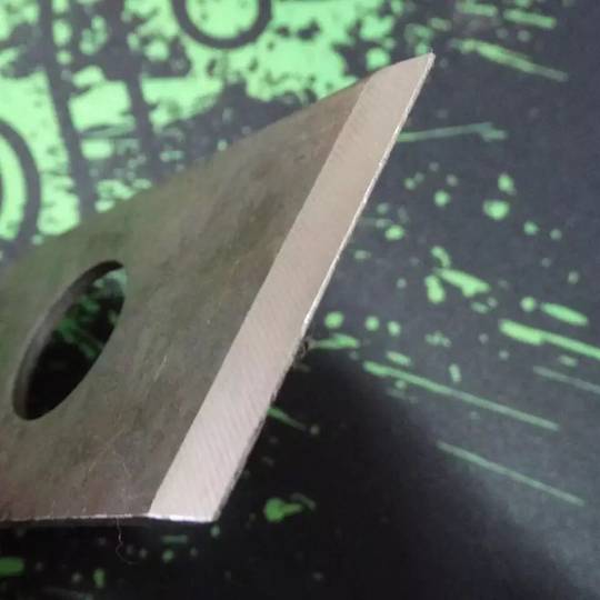 Cuchilla con forma de diamante para placas de acero de colores Cuchilla especial para cortar tableros de espuma tipo sándwich y láminas de hierro Cuchilla para máquina cortadora portátil