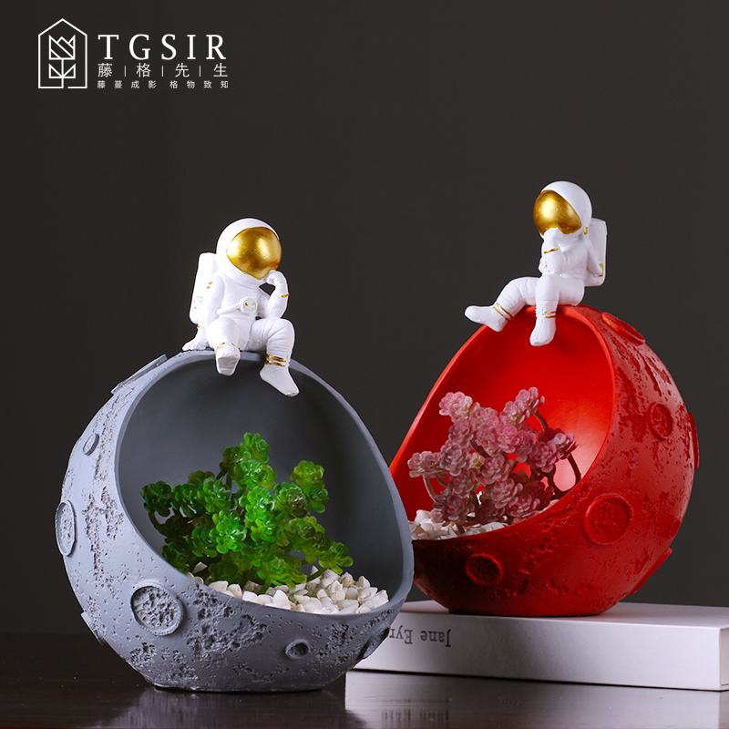 Creative Astronaut Swing Pieces Dry Fruit Key Jewellery Containing Storage Tank Living-room Astronauts Moon Multimeat Microscape
