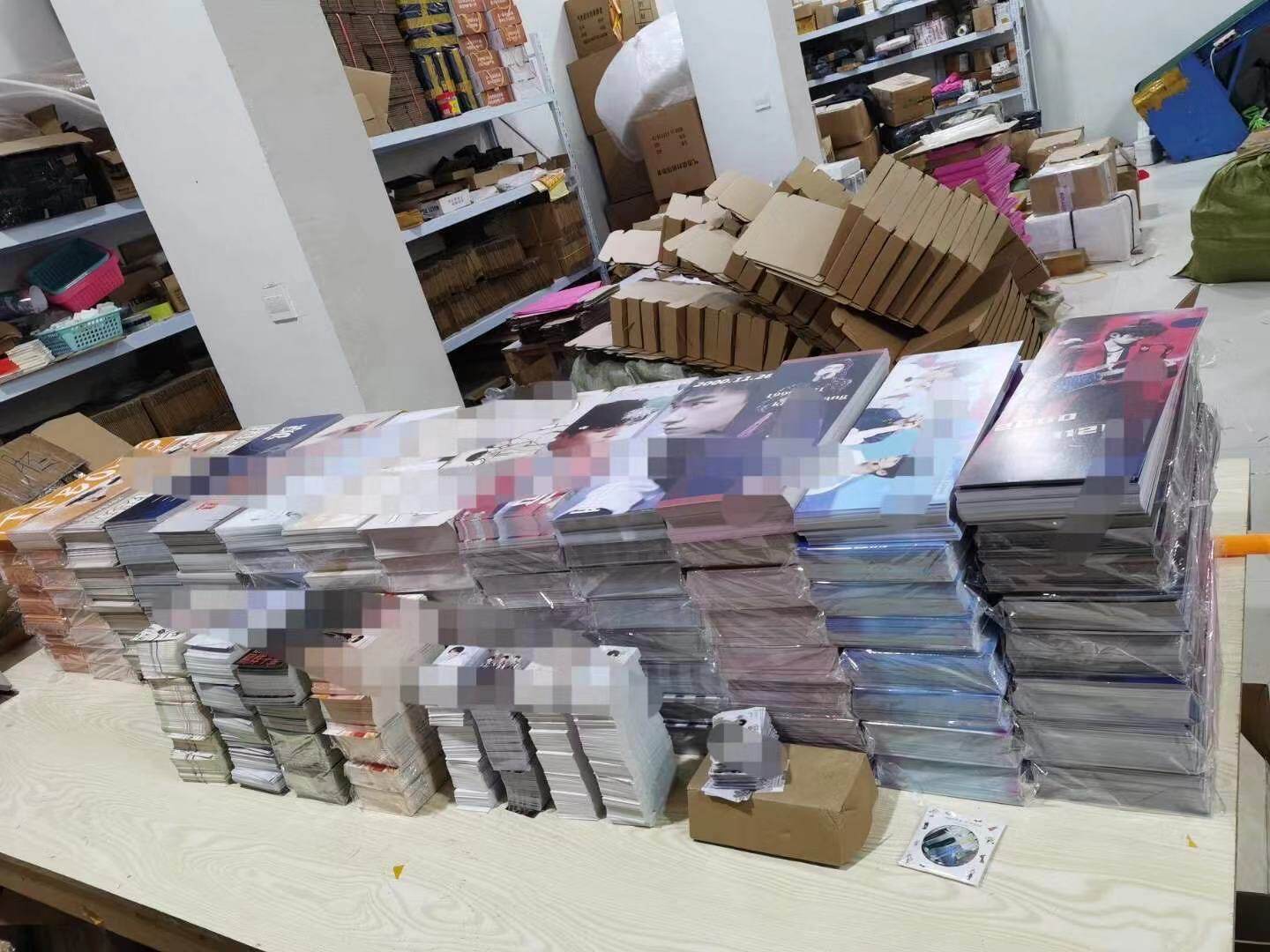 Delivery of courier gifts on behalf of the invention of stars around the hand to help key chain rice circle delivery of cotton dolls