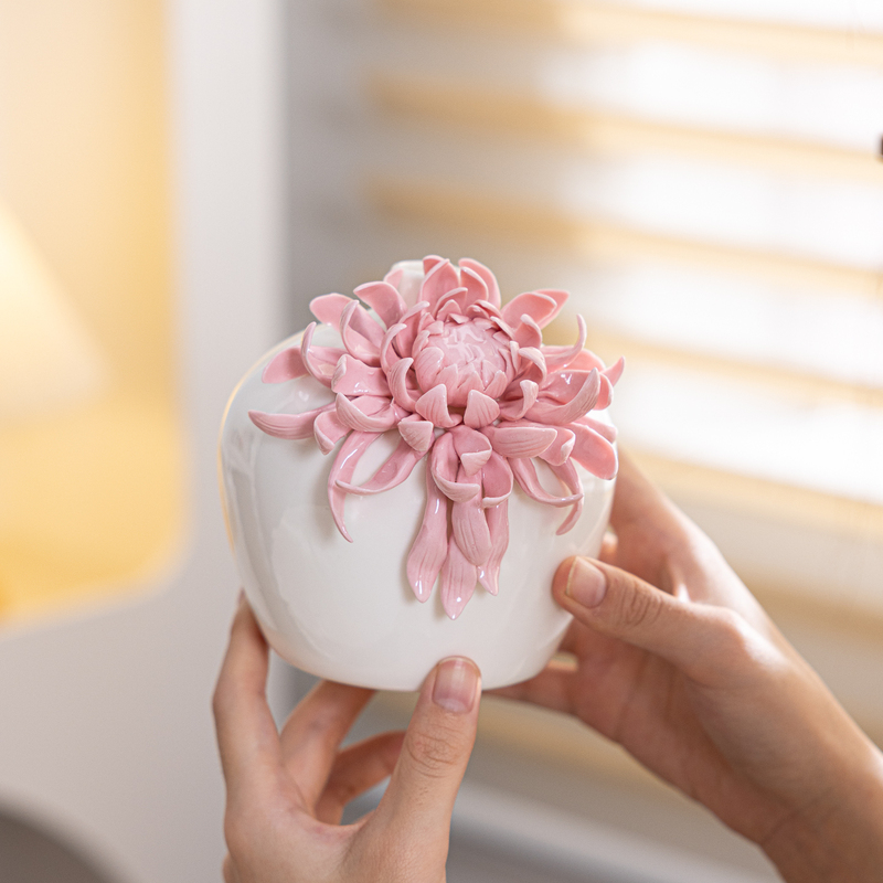 Authentic Handcrafted Ceramic Chrysanthemum Vase from He Lai, a Traditional Chinese Ceramic Handicraft, Home Decoration, Traditional Porcelain Ornament for Entryway or Desk