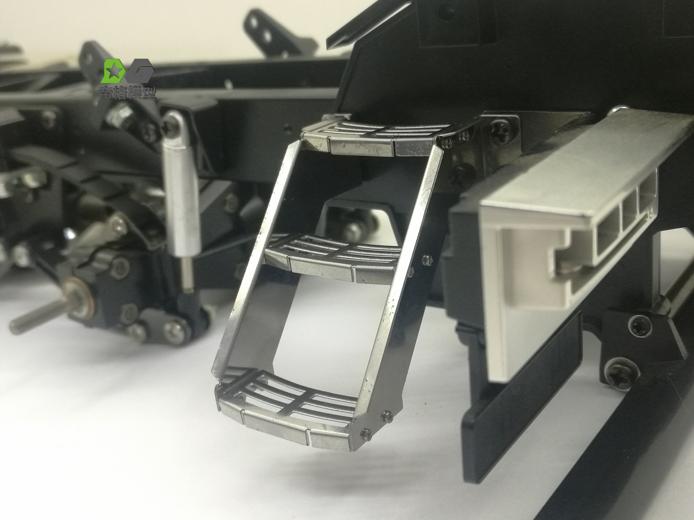 DG-Modelltraktor für Tamiya 1/14 56360 für Volvo F16 Leiter Holztransportwagen Leiter geeignet für bestimmte Gruppen DIY – Detail 4