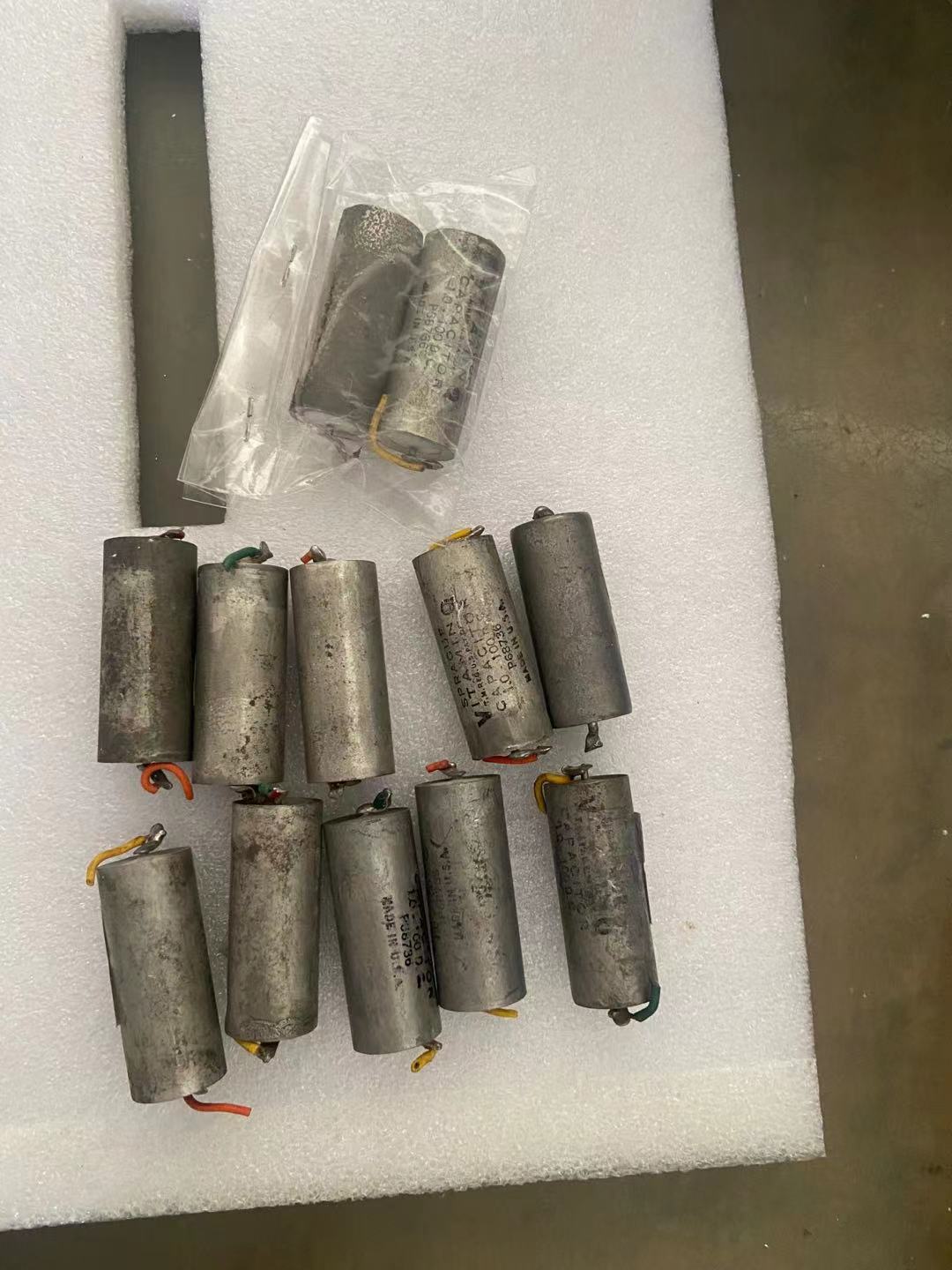 SPRAGUE Spievi in the United States it commands Q 1uf100V silver film oil leaching capacitor pairs 68 yuan
